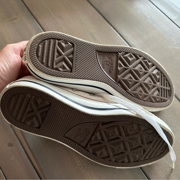 Whit converse low top - size 7 - barely worn - Picture 4 of 5